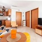 Mara Near The - Ta Leut Agency * Privlaka (Zadar)