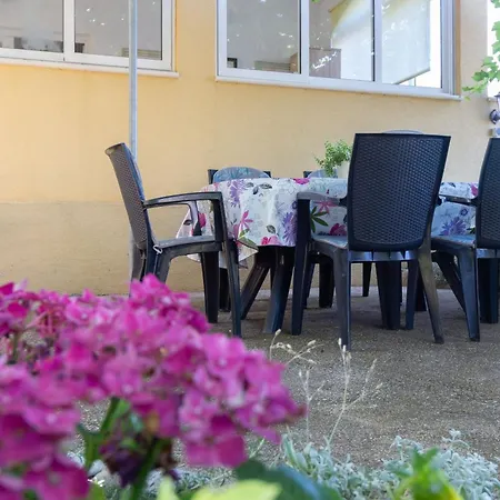 Mara Near The - Ta Leut Agency * Privlaka (Zadar)