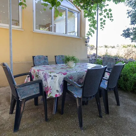 Mara Near The - Ta Leut Agency * Privlaka (Zadar)