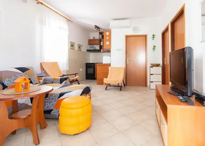 Mara Near The - Ta Leut Agency * Privlaka (Zadar)