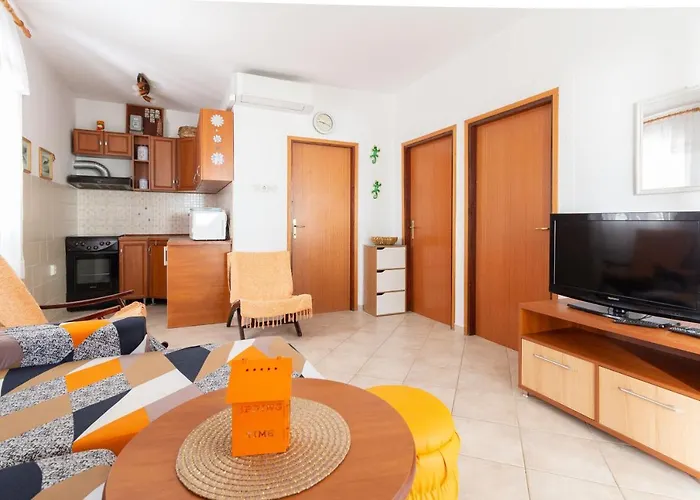 Mara Near The - Ta Leut Agency * Privlaka (Zadar)