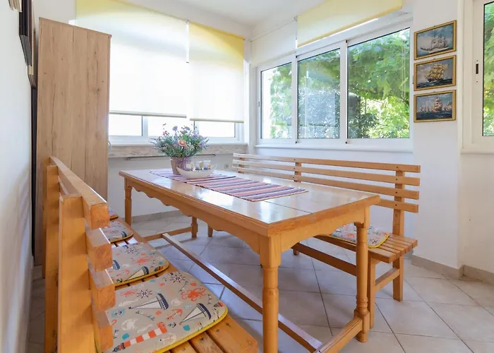 Mara Near The - Ta Leut Agency