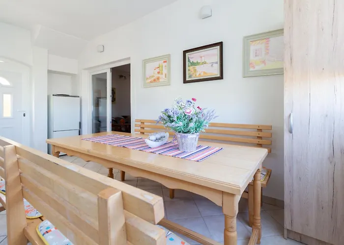 Mara Near The - Ta Leut Agency * Privlaka (Zadar)